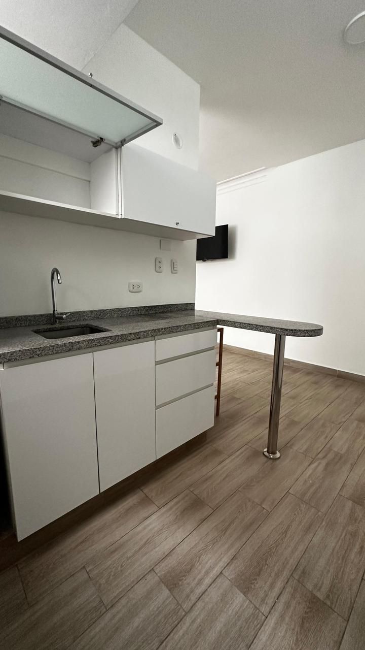 Estudio 4 · kitchenette (2026)